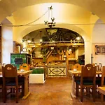 Hotel Selsky Dvur - Bohemian Village Courtyard 