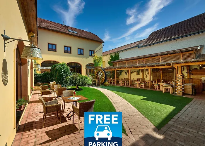 Hotel Selsky Dvur - Bohemian Village Courtyard