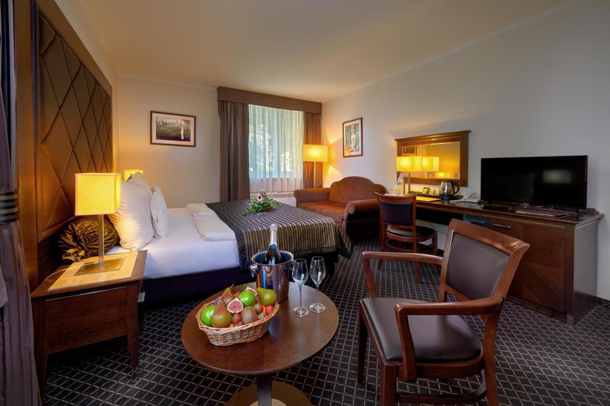 Selsky Dvur - Bohemian Village Courtyard Hotel
