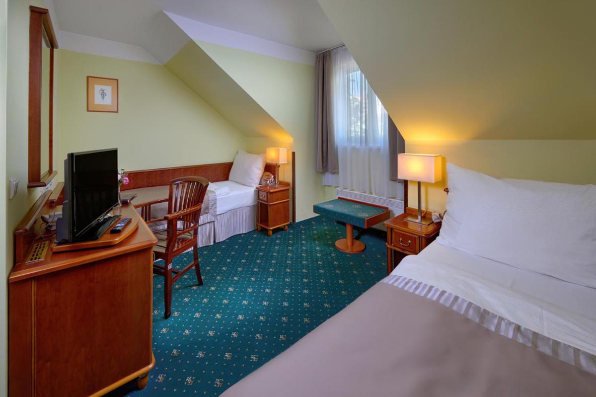 Selsky Dvur - Bohemian Village Courtyard Hotel 4*
