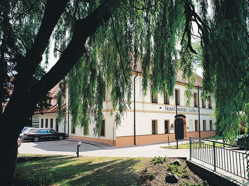 Hotel Selsky Dvur - Bohemian Village Courtyard Prag